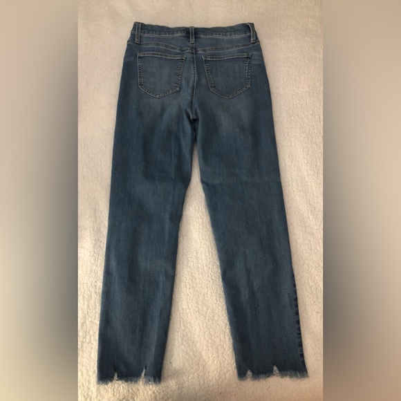 Women’s So High Rise Ripped Mom Jeans - Picture 7 of 7